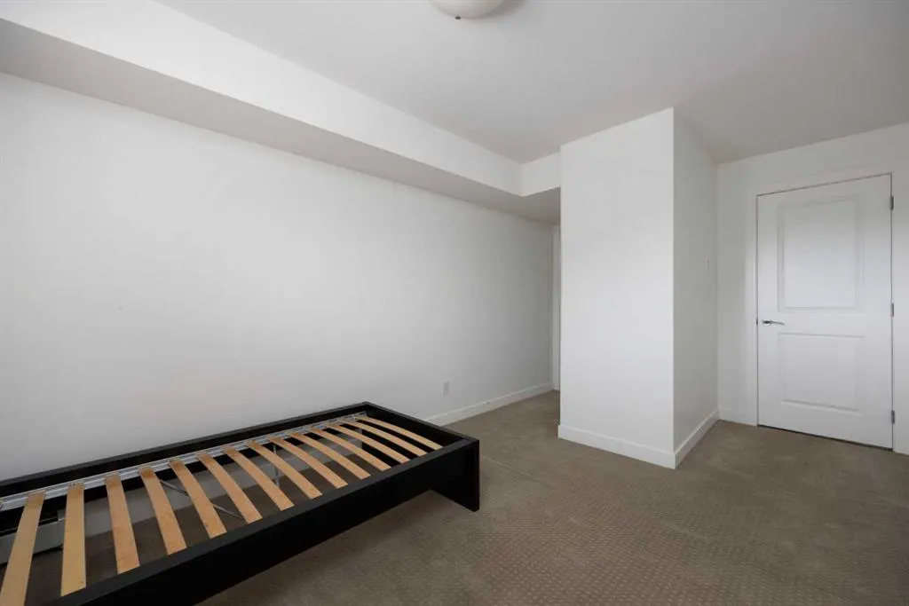 115 Denholm Gate, #111