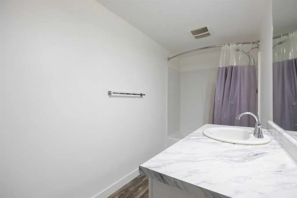 115 Denholm Gate, #111