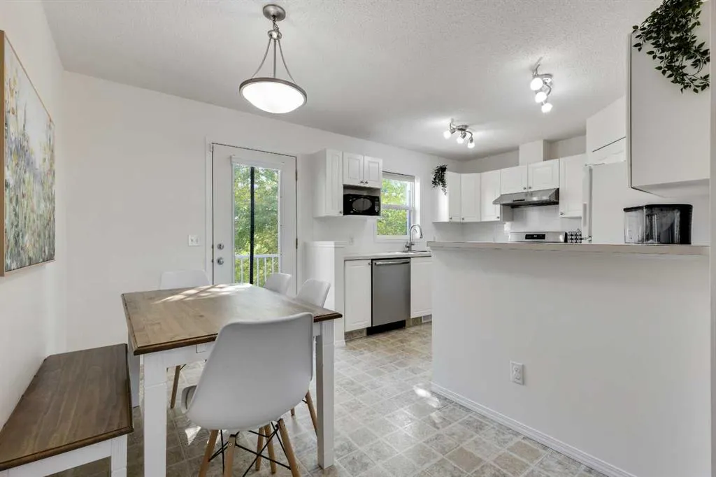 105 Prairie Sound Circle NW