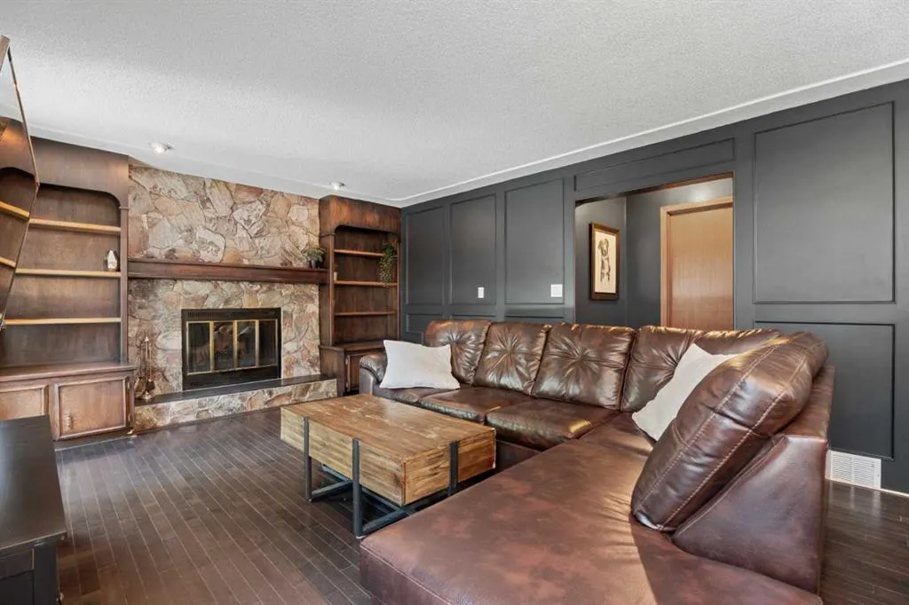 318 Shawnessy Drive SW