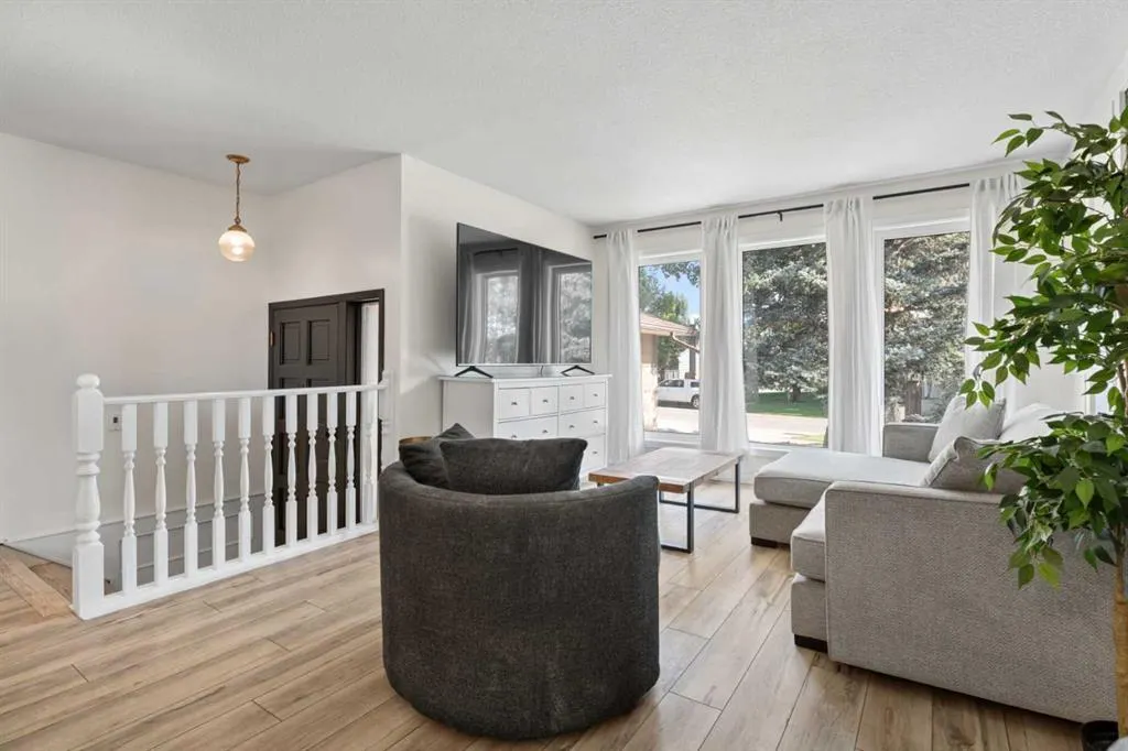 318 Shawnessy Drive SW