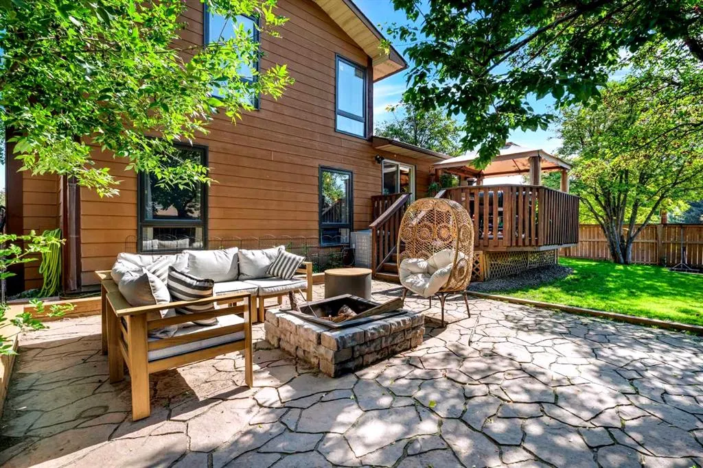 318 Shawnessy Drive SW