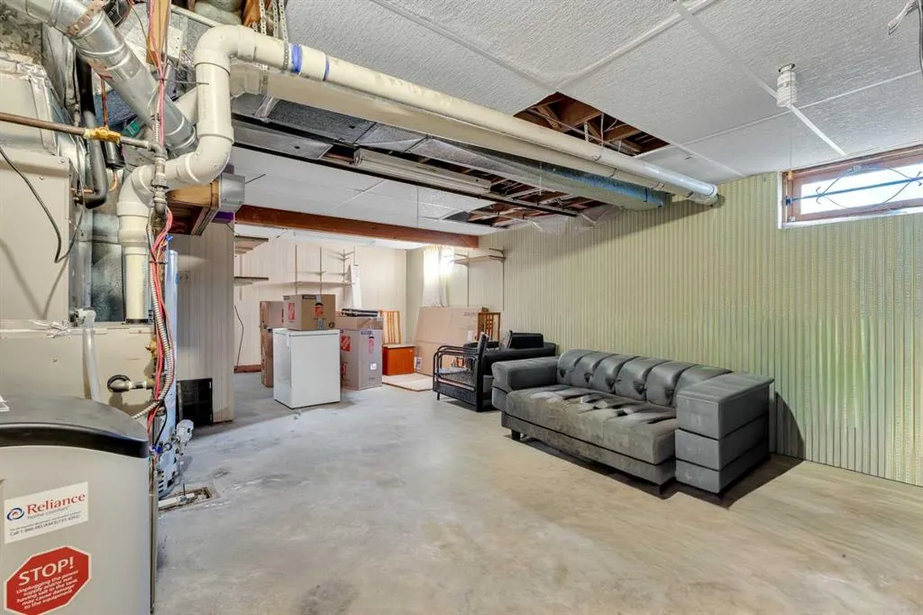 318 Shawnessy Drive SW