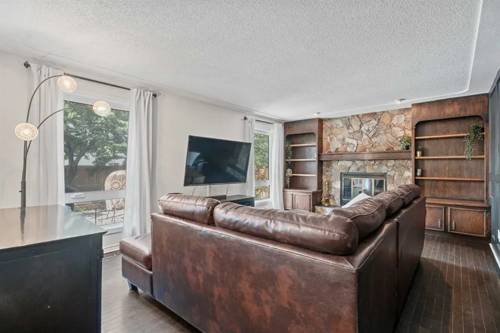 318 Shawnessy Drive SW