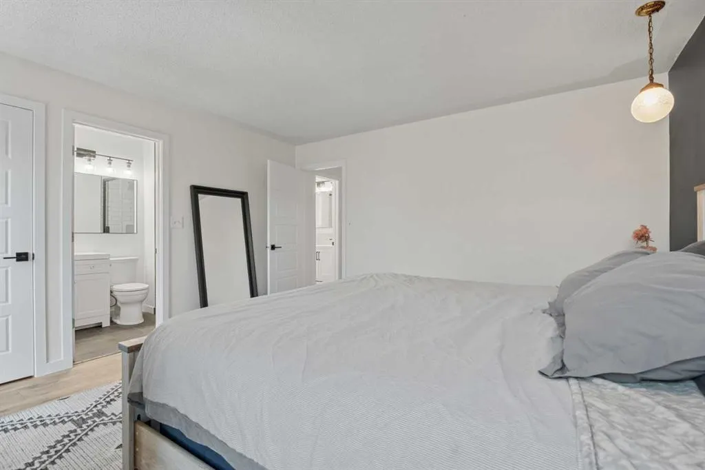 318 Shawnessy Drive SW