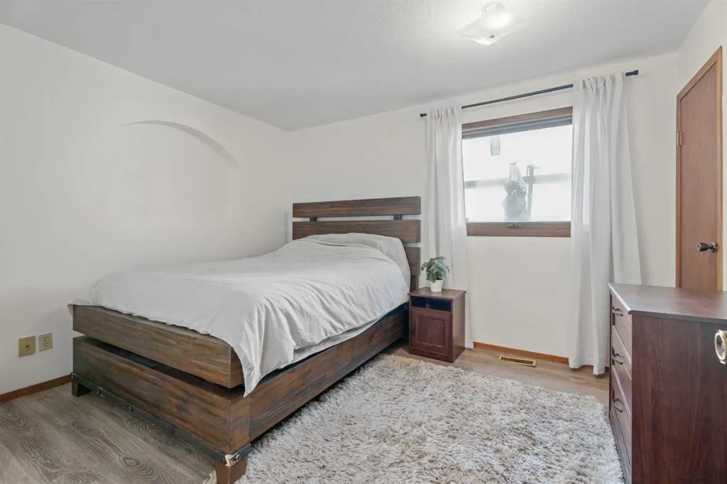 318 Shawnessy Drive SW