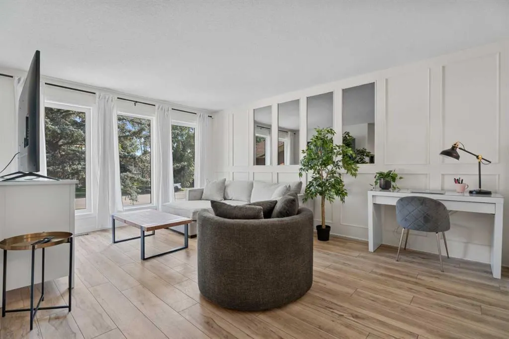 318 Shawnessy Drive SW