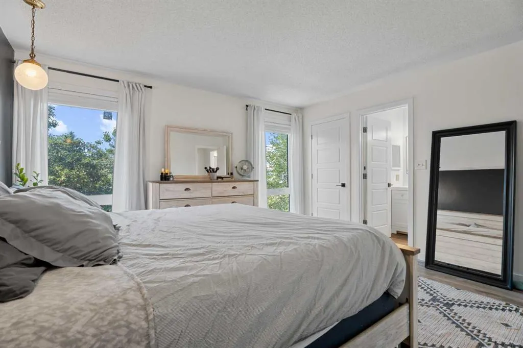 318 Shawnessy Drive SW