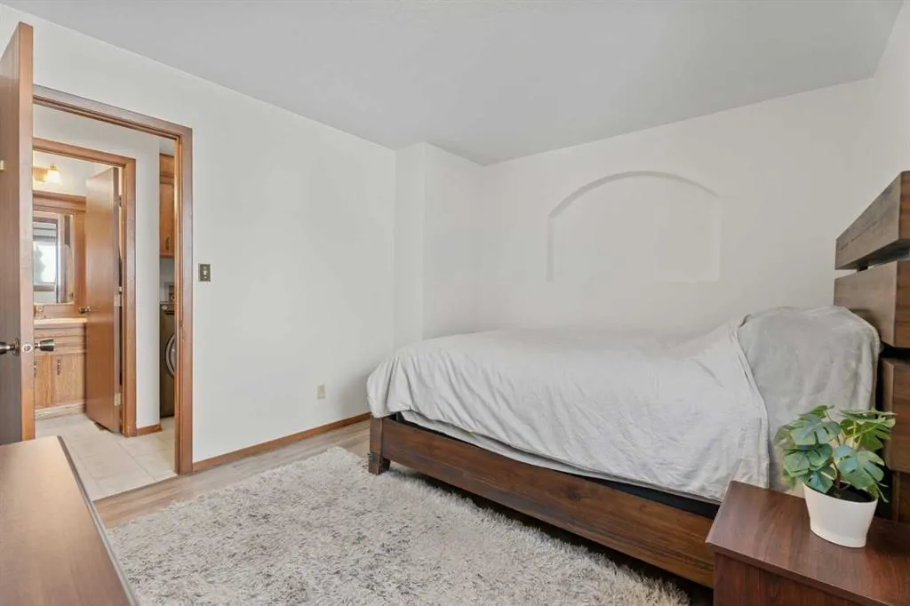 318 Shawnessy Drive SW