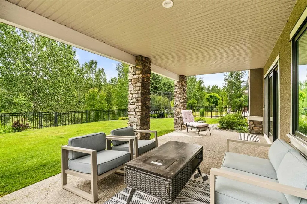 100 Cranbrook Heights SE