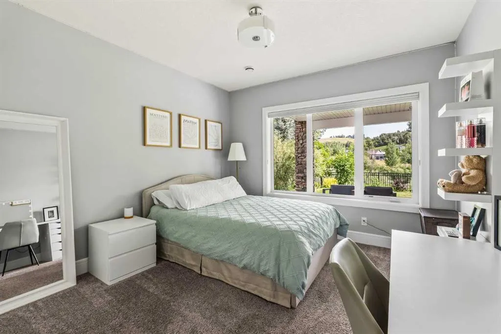 100 Cranbrook Heights SE