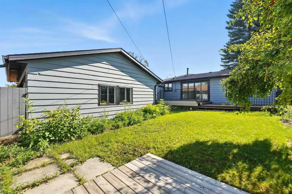 227 Parkside Way SE