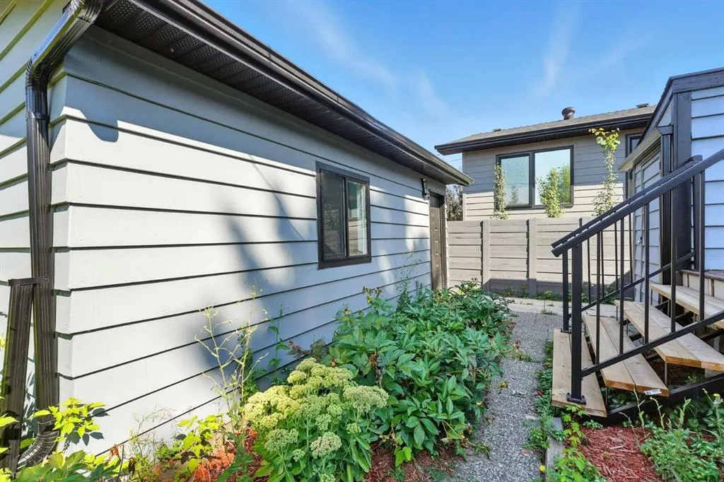 227 Parkside Way SE