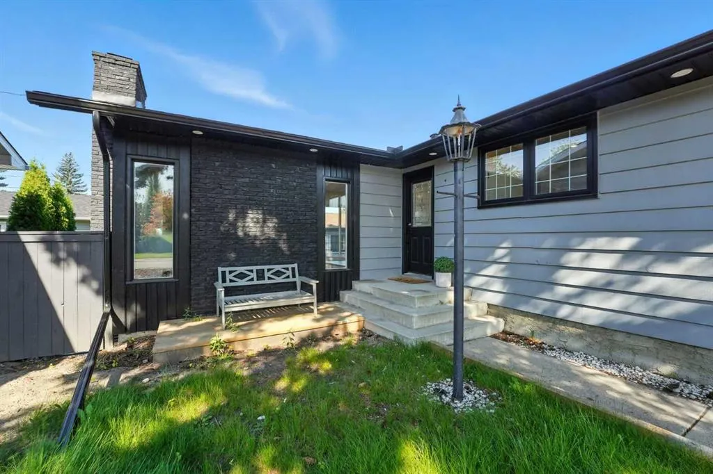 227 Parkside Way SE