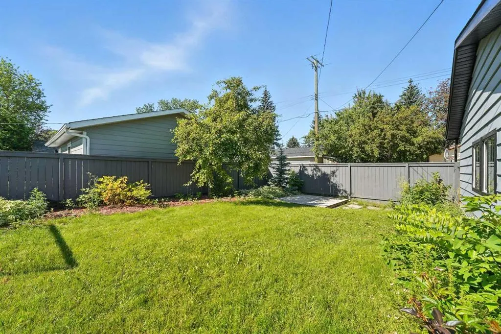 227 Parkside Way SE