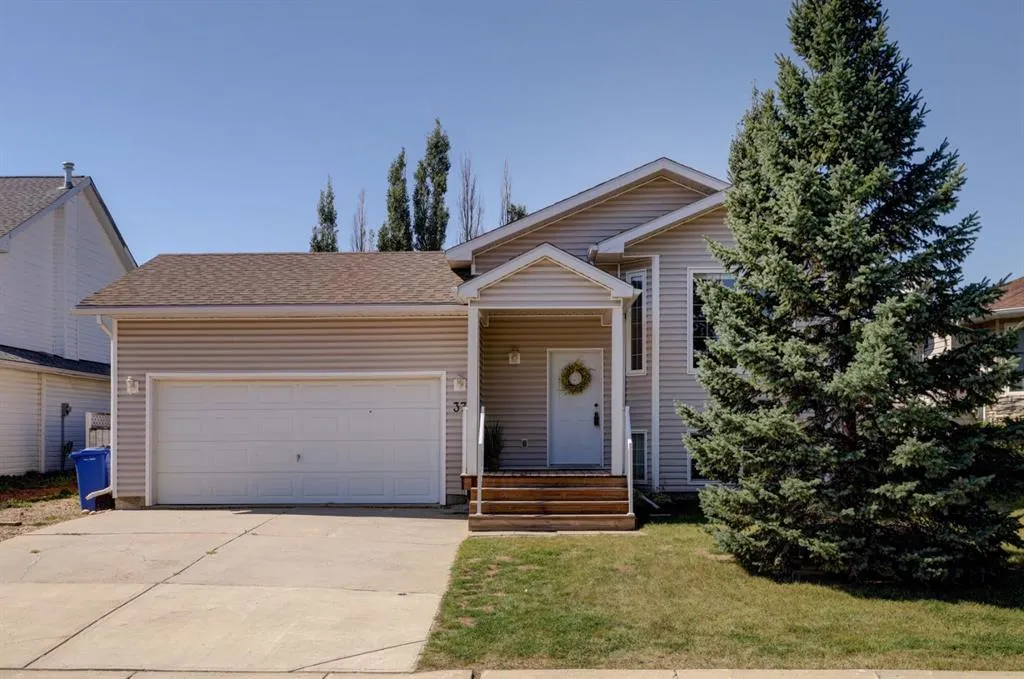 37 Chinook Crescent