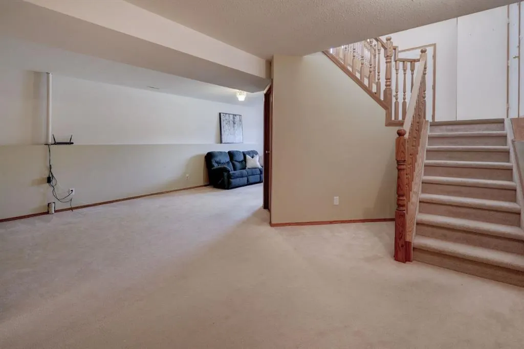 37 Chinook Crescent