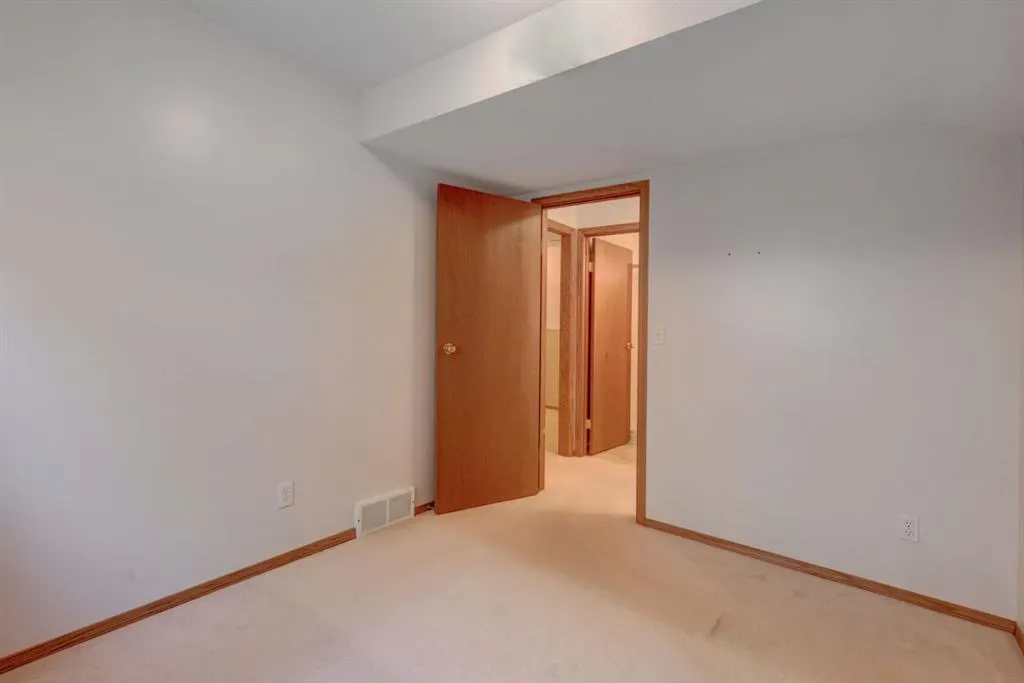 37 Chinook Crescent