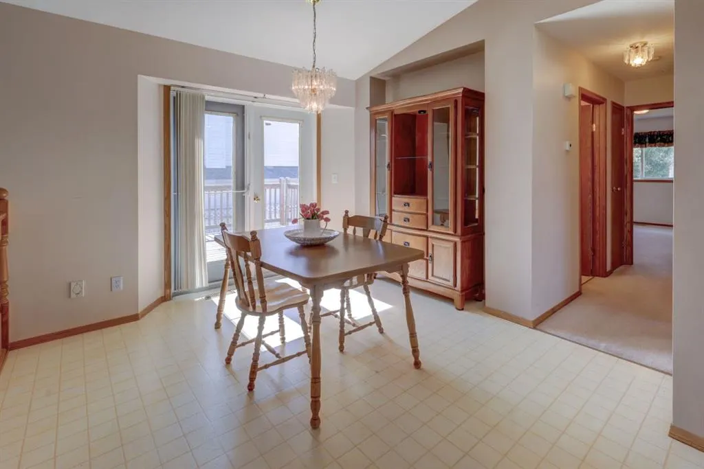 37 Chinook Crescent