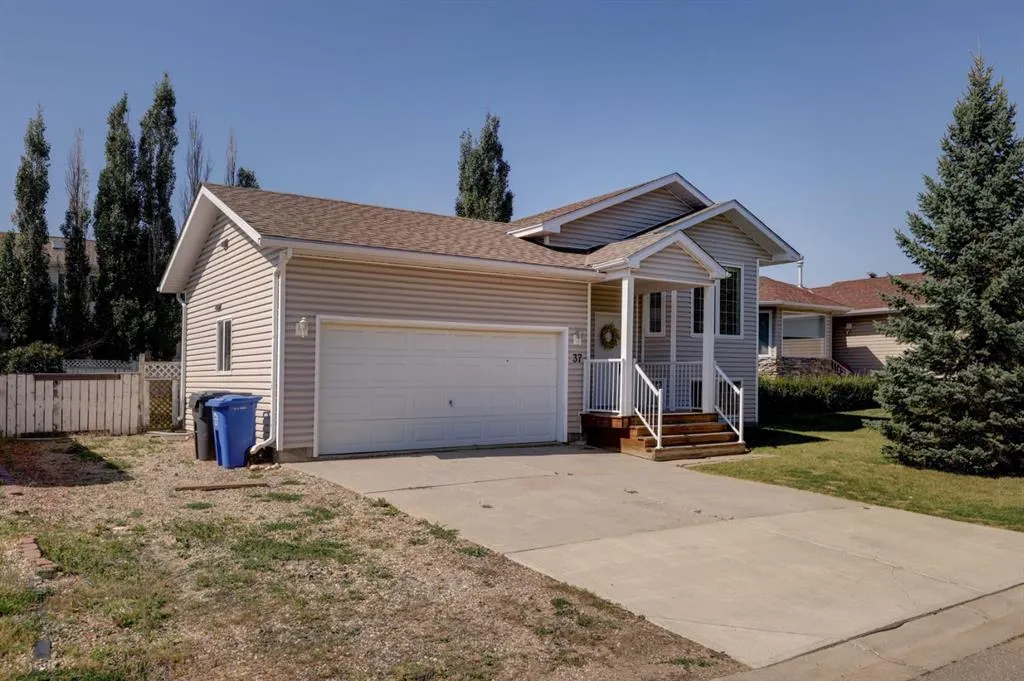 37 Chinook Crescent