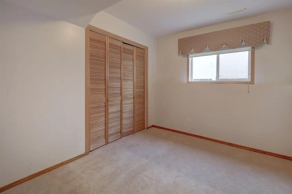 37 Chinook Crescent