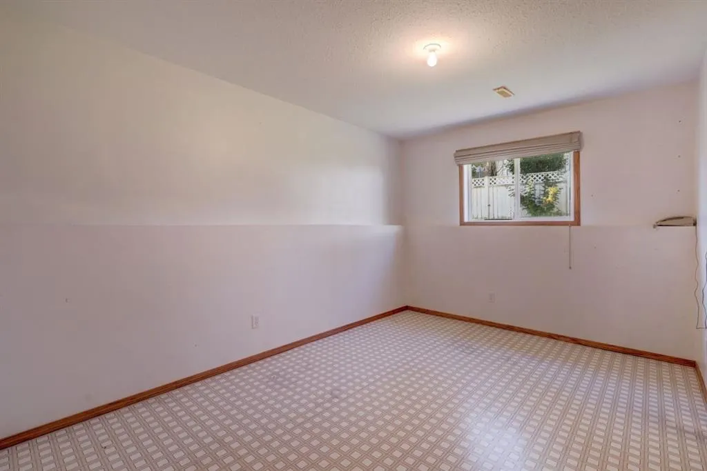 37 Chinook Crescent