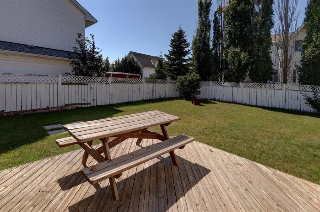 37 Chinook Crescent