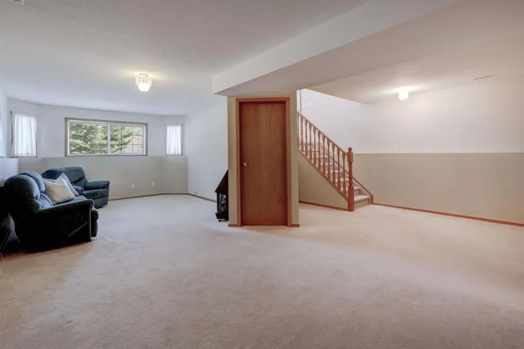 37 Chinook Crescent