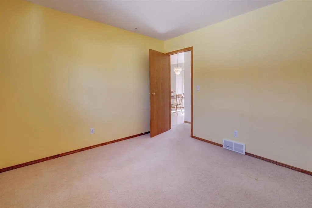 37 Chinook Crescent