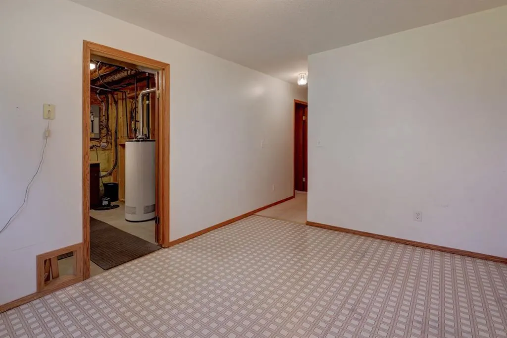 37 Chinook Crescent