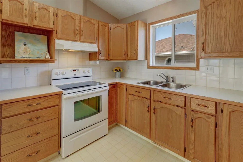 37 Chinook Crescent