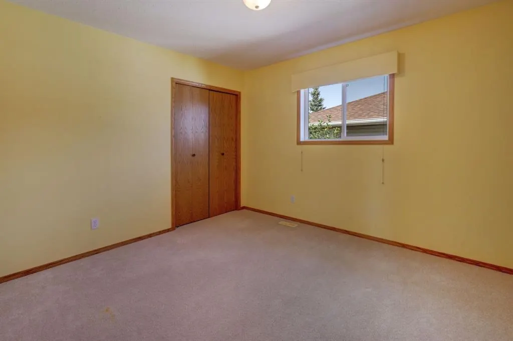 37 Chinook Crescent