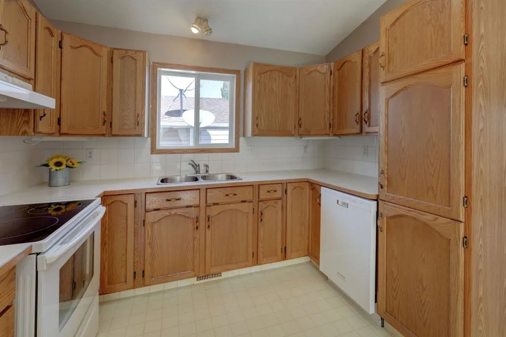 37 Chinook Crescent