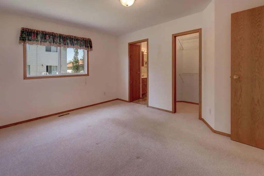 37 Chinook Crescent