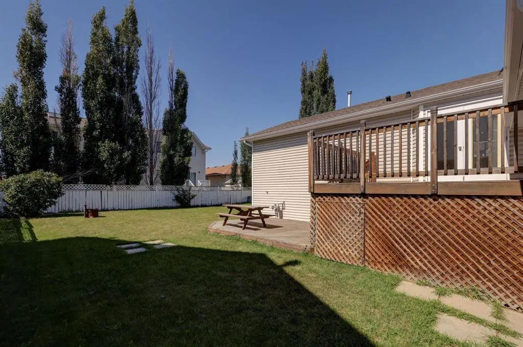 37 Chinook Crescent
