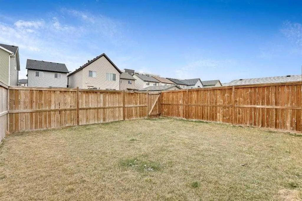 146 Skyview Point Crescent NE