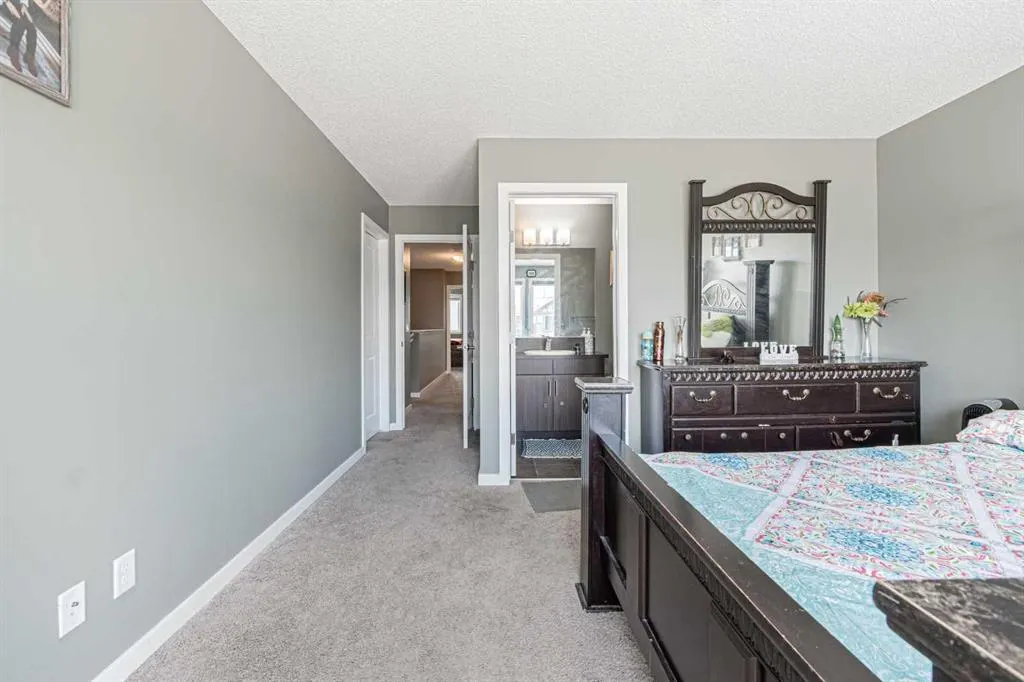 146 Skyview Point Crescent NE