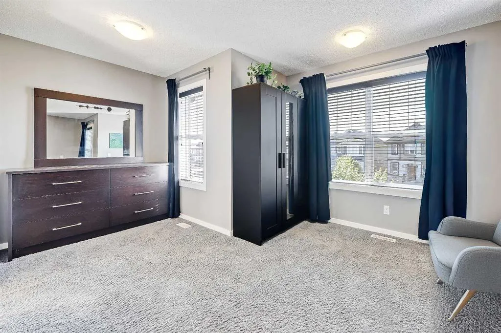 296 Marquis Heights SE