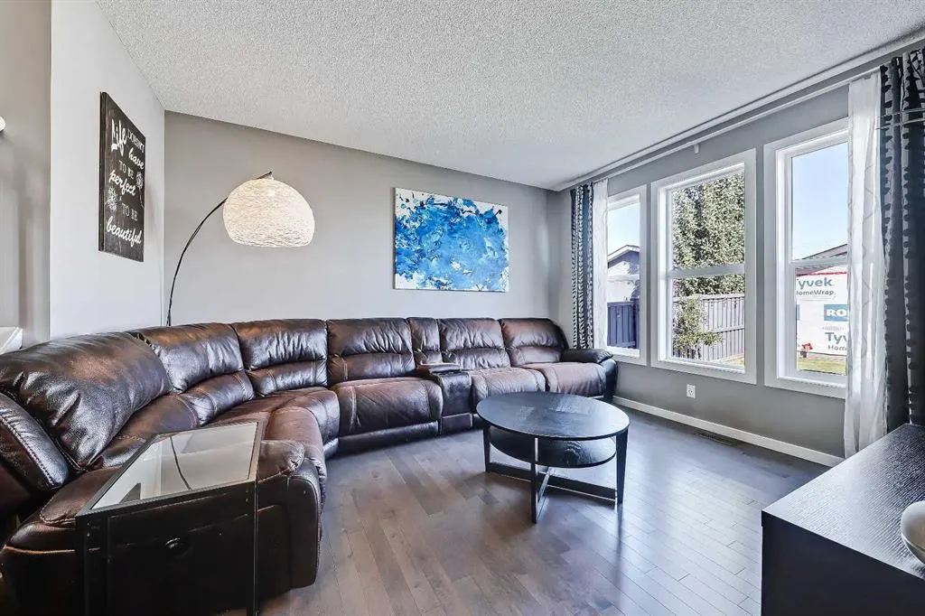 296 Marquis Heights SE