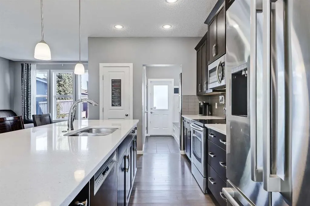 296 Marquis Heights SE