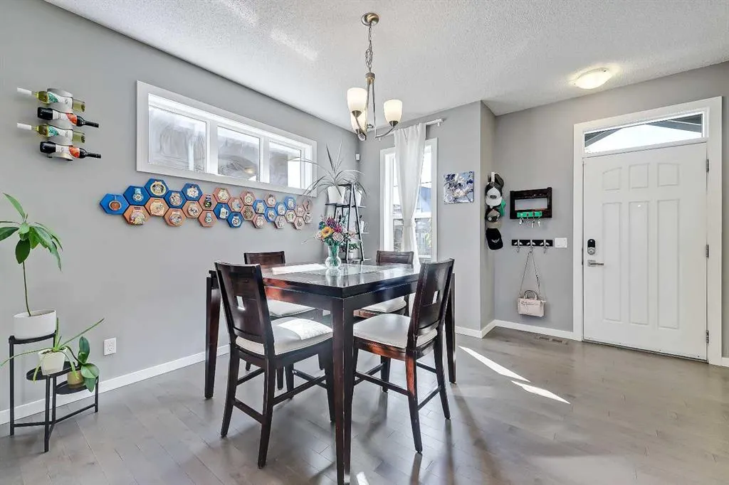 296 Marquis Heights SE
