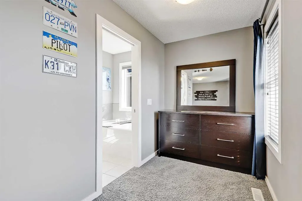 296 Marquis Heights SE