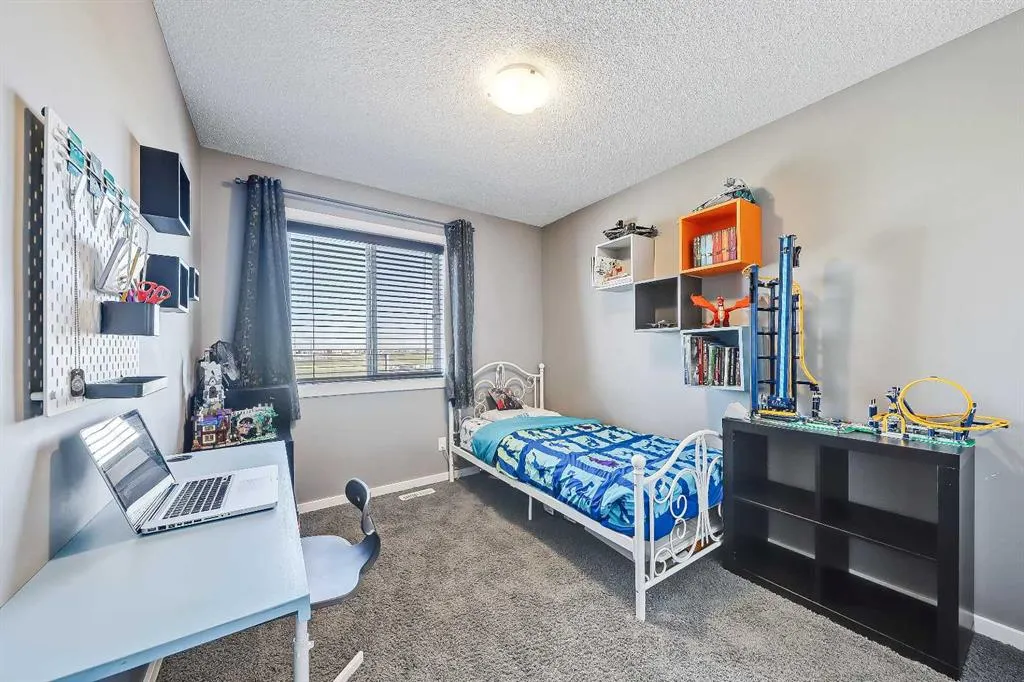 296 Marquis Heights SE