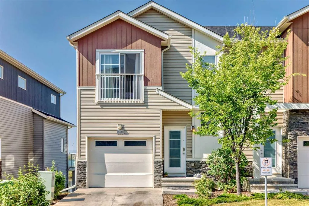 520 Redstone View NE