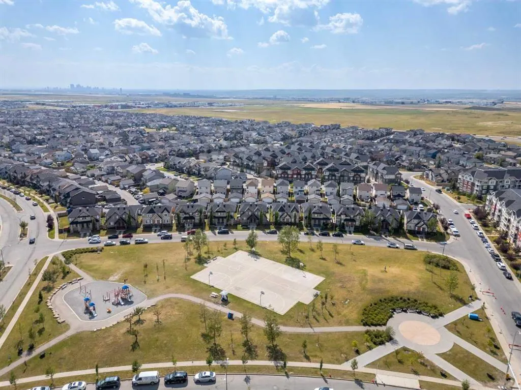 17 Skyview Point Common NE