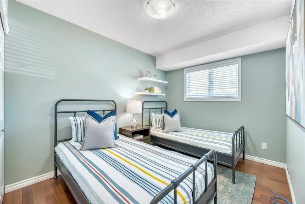 17 Windermere Road SW