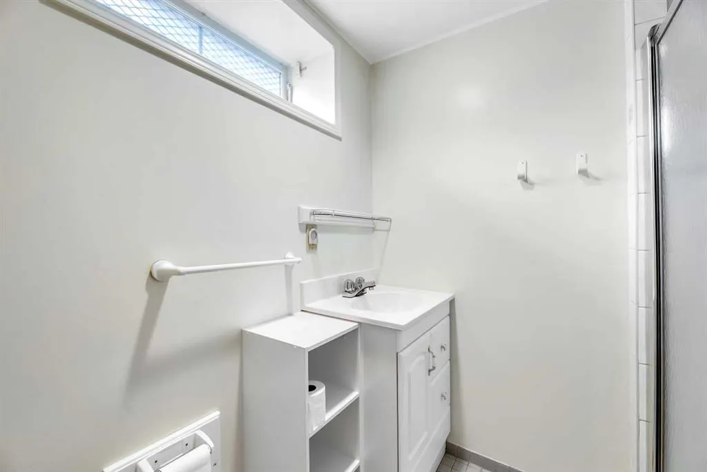 17 Windermere Road SW