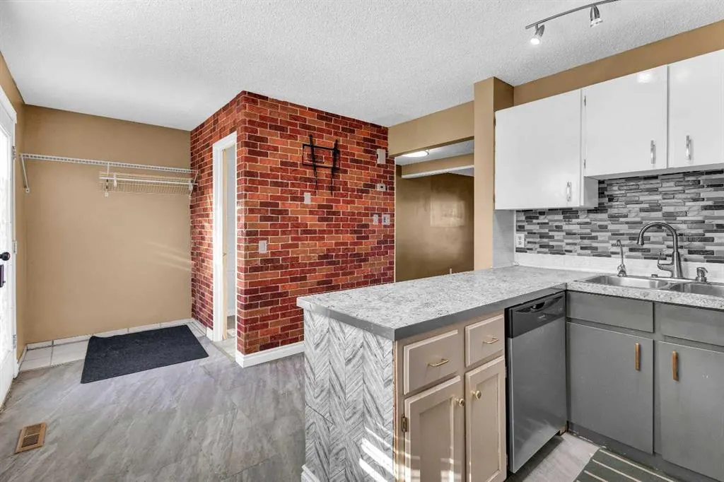 32 Erin Mount Crescent SE
