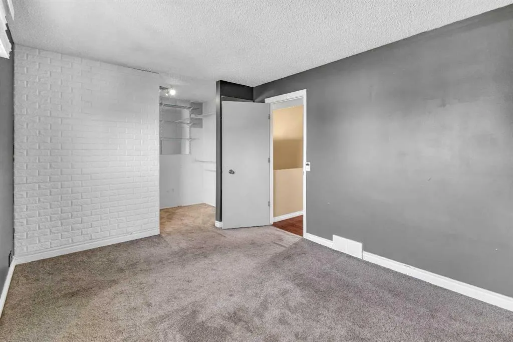 32 Erin Mount Crescent SE