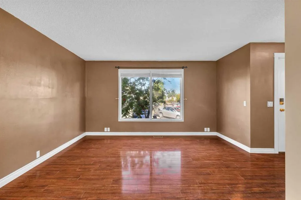 32 Erin Mount Crescent SE